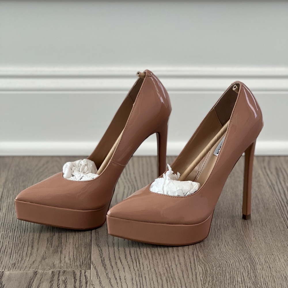 New Steve Madden Nude/Blush pumps